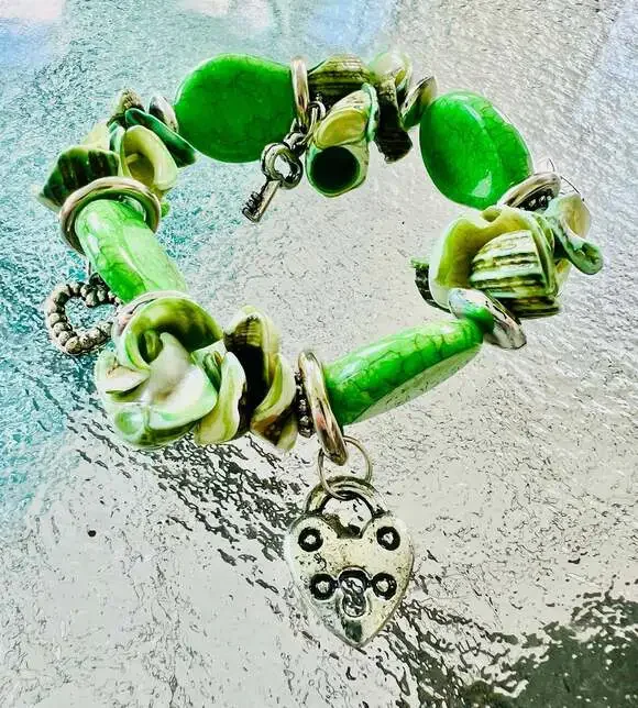 Set of Four Pristine Vintage 7" Coastal Bohemian Beach Style Stretchy Bracelets - Picture 4 of 6